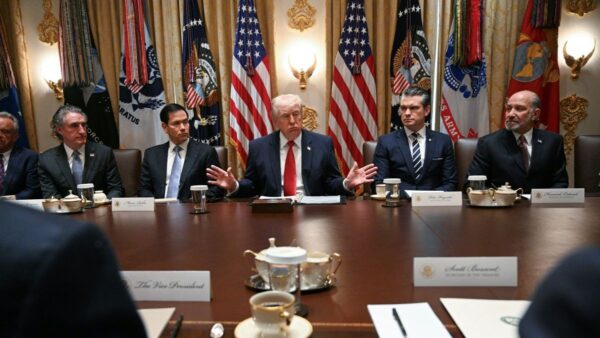 米イラン協議が進展　トランプ氏「イランは壊滅状態　合意を強く求め」