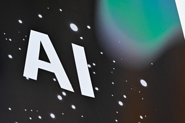 中国のAI恋愛アプリ 危うい内容に懸念