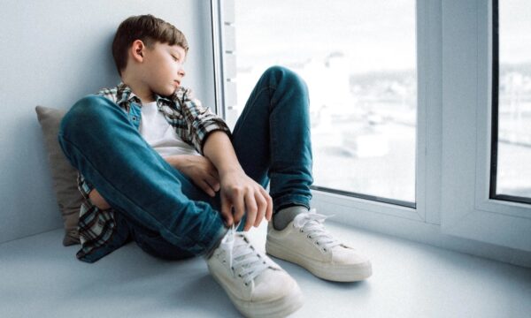 なぜ多くの10代の子どもが不安と抑うつに苦しんでいるのか——私たちにできること