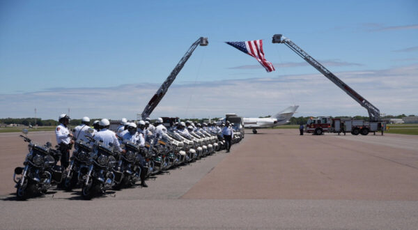 イランとの戦争で戦死した米兵士　家族や友人が追悼