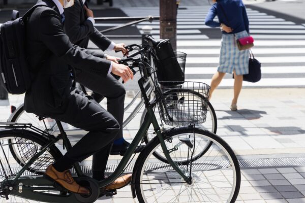 日本　4月自転車青切符導入！ながらスマホ1万2000円・信号無視6000円の反則金