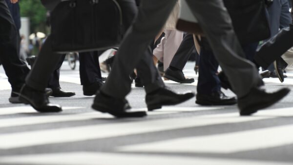 企業倒産　2年連続1万件超えへ　物価高と人手不足が中小企業を圧迫