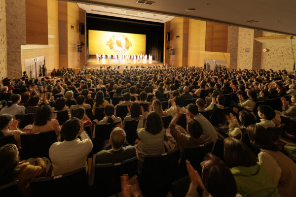 神韻鎌倉公演　中国伝統文化の煌めきに魅了　価値観に共感する観客たち