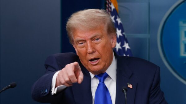 停戦の空白突き中共がイラン武器支援か　トランプ氏が警告