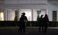 米の夕食会銃撃事件　容疑者は「トランプ氏や政権幹部を標的」