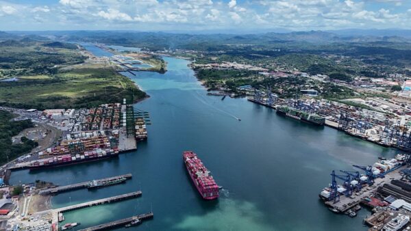 中東緊迫で原油輸送に変化　パナマ運河の通航量が急増