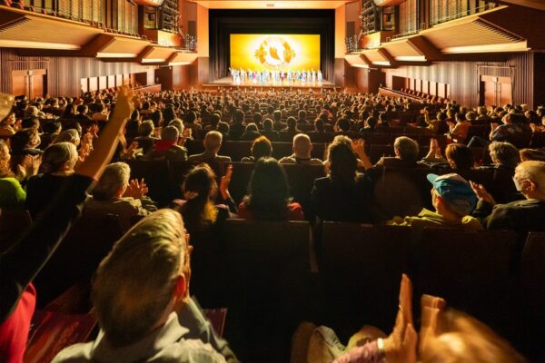 「演目全部が良い」「来年は絶対家族で来る」大学准教授　世界最高峰の古典舞踊に称賛の声続々