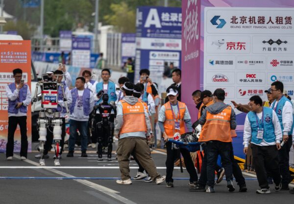 中国のロボット大会でトラブル多発　「先進性」強調の官製メディアも論調をトーンダウン