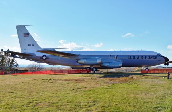 米軍基地を転々と撮影　中国人留学生を逮捕