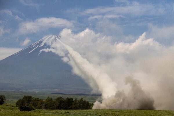 米海兵隊が富士山麓でHIMARS射撃訓練　日台もモバイルミサイル能力を拡充