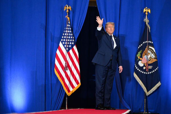 トランプ大統領　対イラン戦争再開の可否を検討か