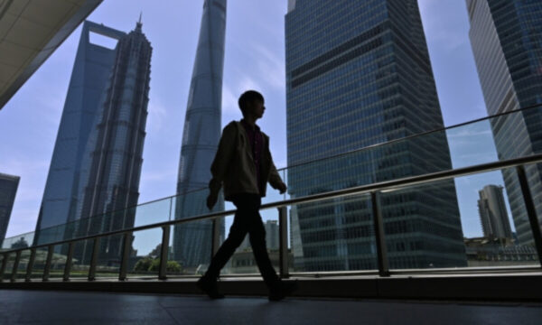 中国 公務員に広がる「海外の友人と会えない」空気