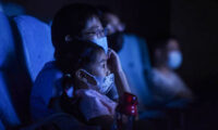中国映画 連休直前に上映取りやめ続出 市場低迷が鮮明