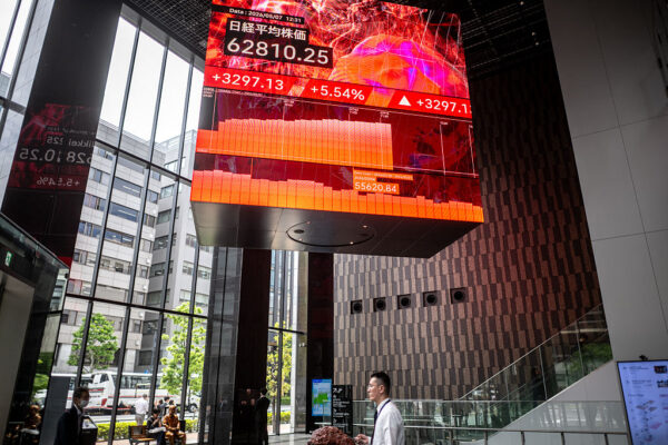 米イラン和平交渉に光明　日経平均が史上初めて6万2千円台に
