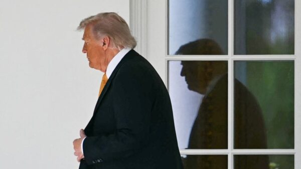 トランプ氏　万一に備えヴァンス氏宛て指示書　暗殺リスクに備え