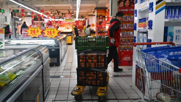 中国で広がる消費冷え込み　党機関誌も「内需不足」認める