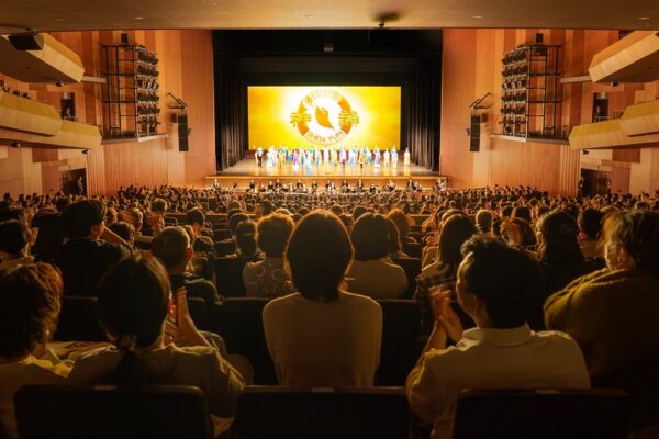 神韻の福岡公演が盛況　「最上級の賛辞を」「心技ともに鍛えている」圧巻の舞台に万雷の拍手
