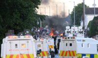 【写真特集】スーダン国籍の難民が路上で刃物を振るう　英国各地で抗議デモが拡大