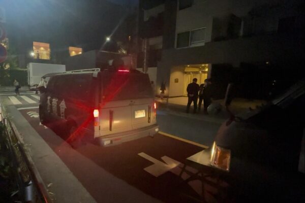 神韻公演を妨害した二人の右翼団体の男　観劇後に神韻を称賛