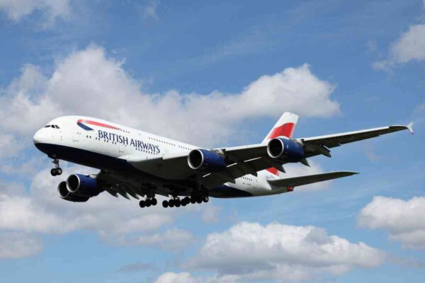 英航空機内でスマホ発火　着陸前に客室焦がす　FAAが調査