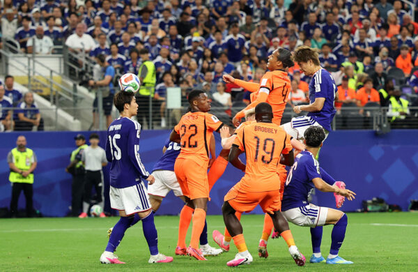 臍を噛むオランダ　W杯日本オランダ戦はドローに　日本に貴重な勝ち点1
