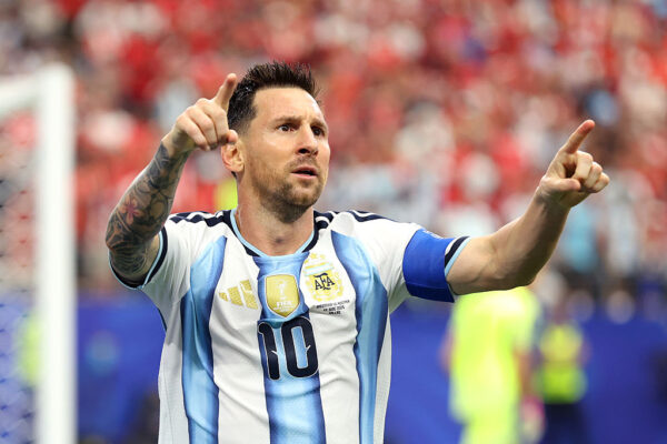 メッシがW杯歴代最多得点記録を更新　アルゼンチン決勝T進出