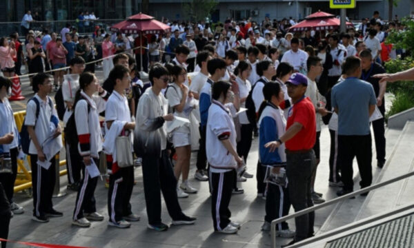「メガネを外してください」　AI時代の新たな受験事情＝中国の大学試験