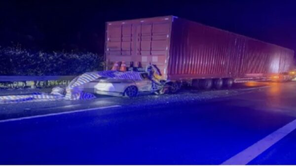 中国でまた運転支援の過信事故　一家3人死亡