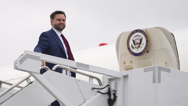 ヴァンス米副大統領　イラン核解体へ60日間の技術交渉へ