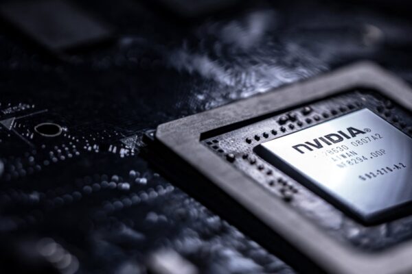 中共　先端半導体H200購入を禁止　業界では迂回取得の実態も