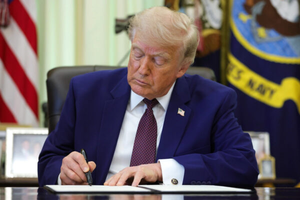 トランプ氏　政府高官ポスト8千件を再分類　解雇を容易に