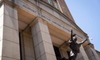 米国人記者　中共の情報機関の指示で活動　有罪答弁