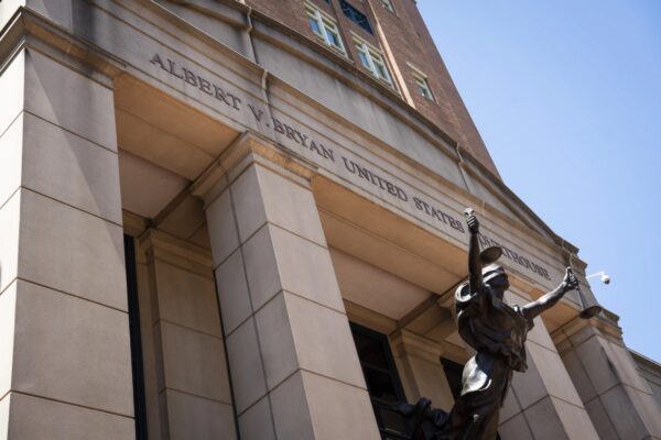 米国人記者　中共の情報機関の指示で活動　有罪答弁