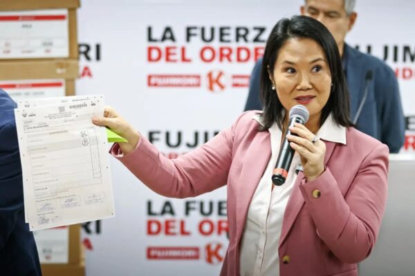 ペルー選挙委員会　ケイコ・フジモリ氏の大統領当選を発表
