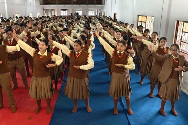 インド10校の教師と生徒が法輪功を学ぶ　校長らが「真・善・忍」を称賛