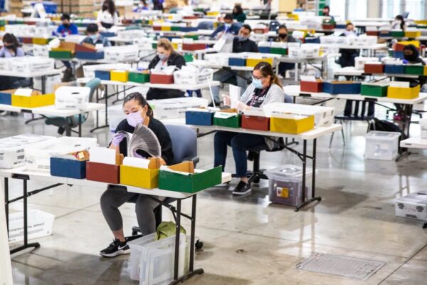 トランプ氏の中国共産党による選挙干渉疑惑は対中政策の転換を示唆する可能性＝専門家