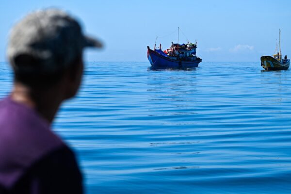 ミャンマー沖で難民船2隻が転覆　500人超死亡の恐れ