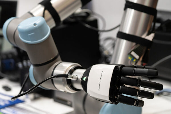 触覚を持つ生成AIロボットへ　経産省・NEDO「GENIAC」に川崎重工らの製造現場データ構築事業が採択