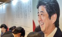 安倍晋三回顧展　若き世代が継承する「日本の志」と「平和への種」