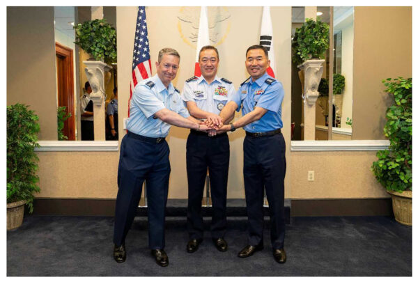 日米韓の制服組トップ　ワシントンで結束確認　北朝鮮の核・ミサイルに「多領域協力」で対抗