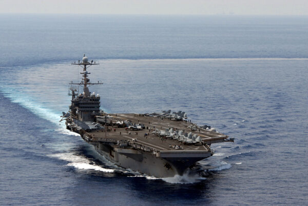 南シナ海で中比衝突激化　米空母「ジョージ・ワシントン」展開