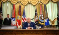トランプ氏　商船攻撃で対イラン姿勢を転換