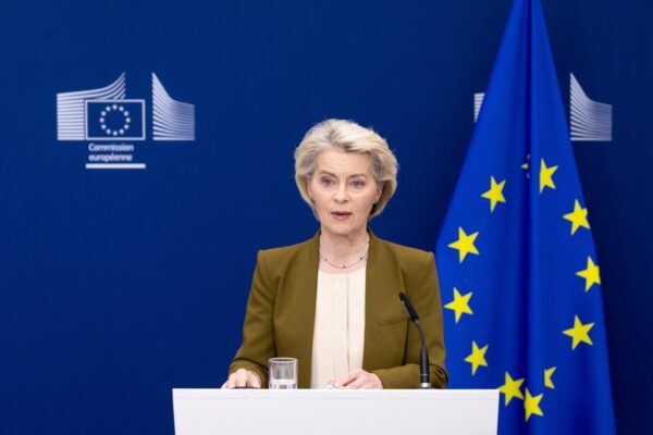 EU　子どものSNS利用に最低年齢制へ　