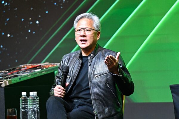世界20カ国超で拡大「ソブリンAI」　エヌビディアが日本でも布石