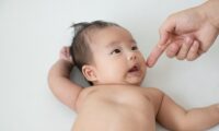 日本人が初の1億2千万人割れ　出生減が推計を15年前倒し