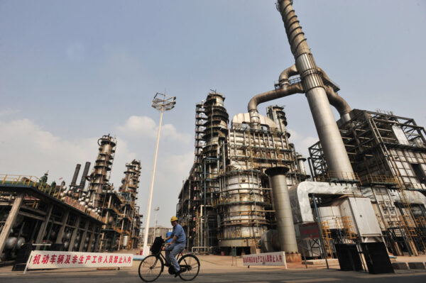 米国がイラン港湾を封鎖　中国の独立系製油所の原油供給がひっ迫