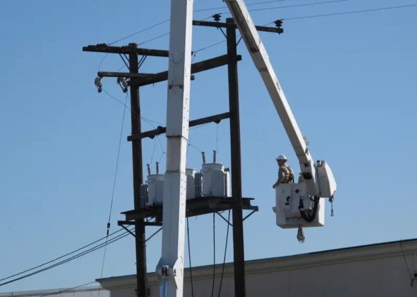 トランプ氏　電力網の外国製設備を規制　中国製部品に警戒か