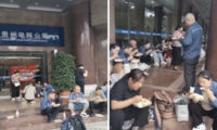 給料出ず、預金戻らず　中国で抗議相次ぐ