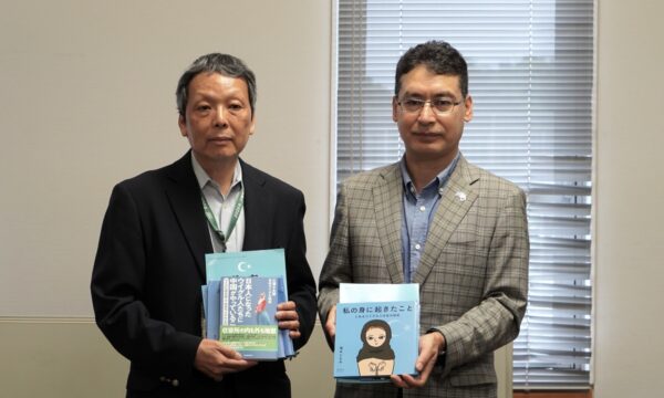 千葉市でウイグル人権パネル展　日本ウイグル協会が関連書籍を図書館などに贈呈