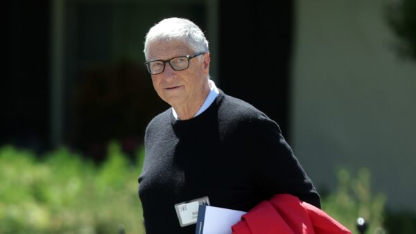 ビル・ゲイツ氏「AIの影響は核の1千倍」　雇用・犯罪リスクを指摘